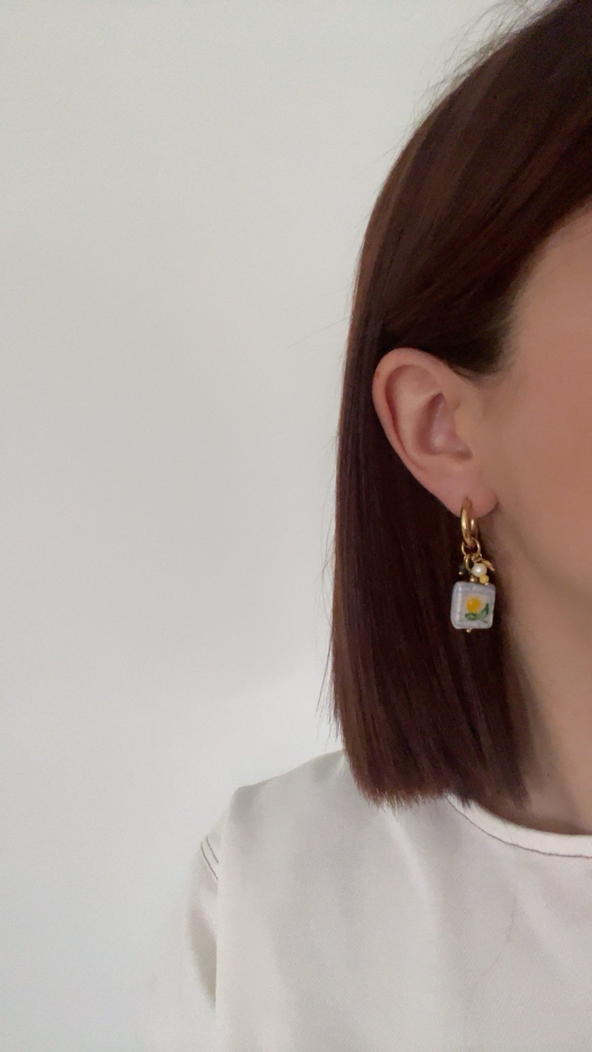 Jade - Boucles d'oreilles créoles fleuries