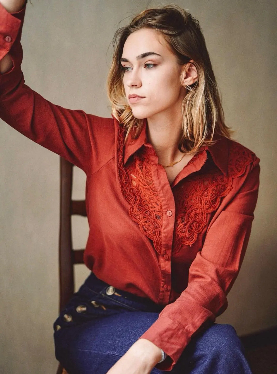 Estelle - Chemisier terracotta en dentelle