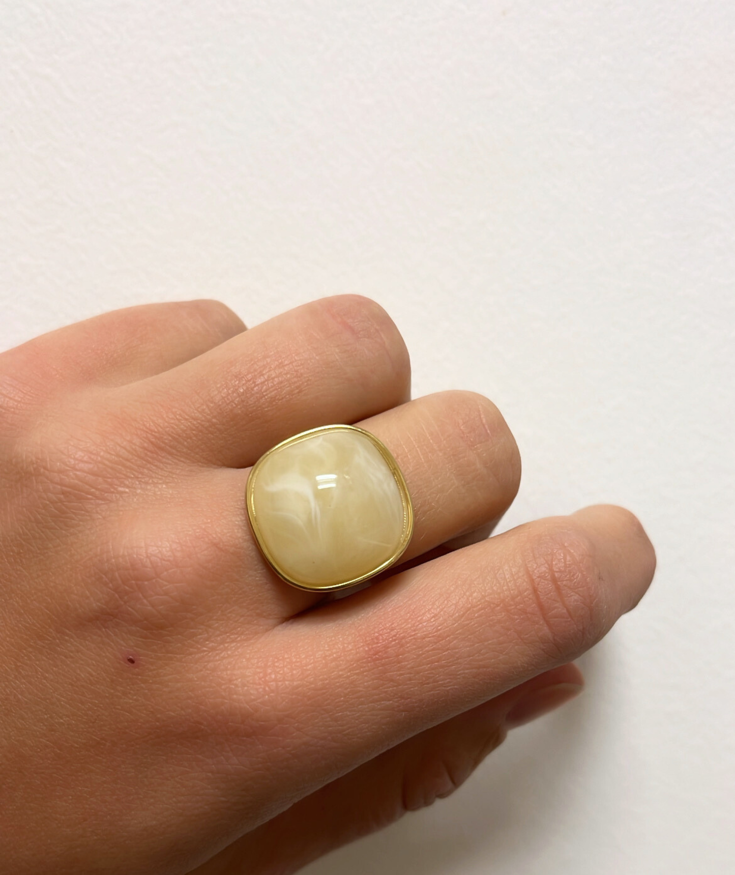 Glacine beige - Bague carré