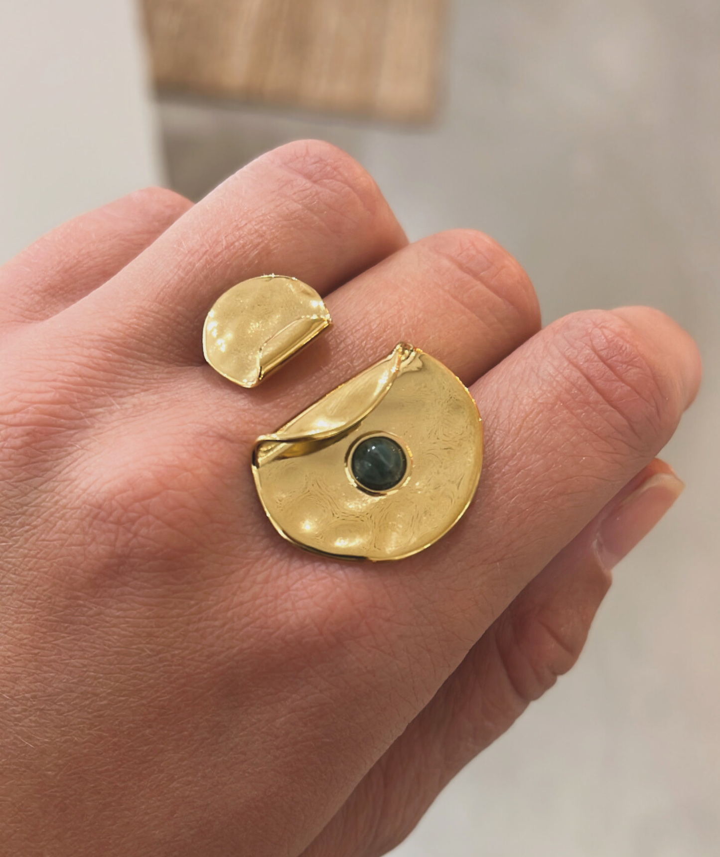 Alma verte - Bague dorée ouverte