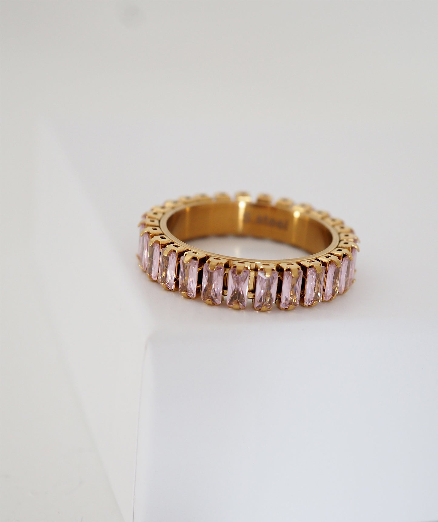 bague fermée à strass roses en acier inoxydable