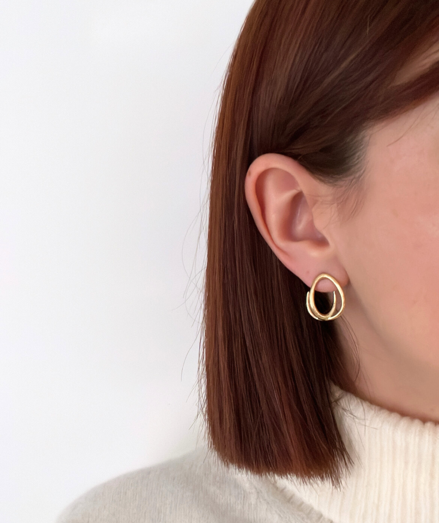 Sony - Boucles dorées entrelacées