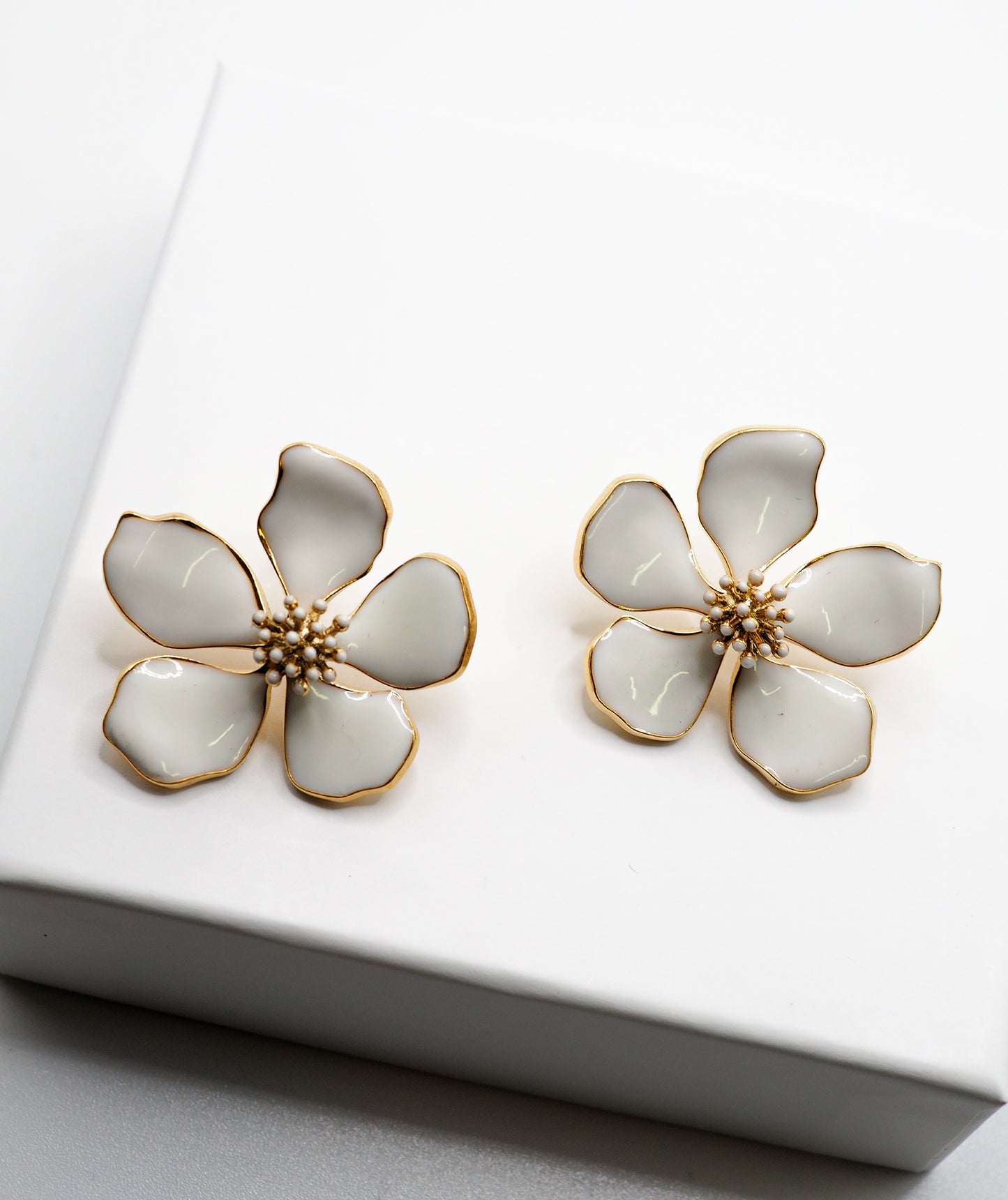 Boucles d'oreilles Anna blanches