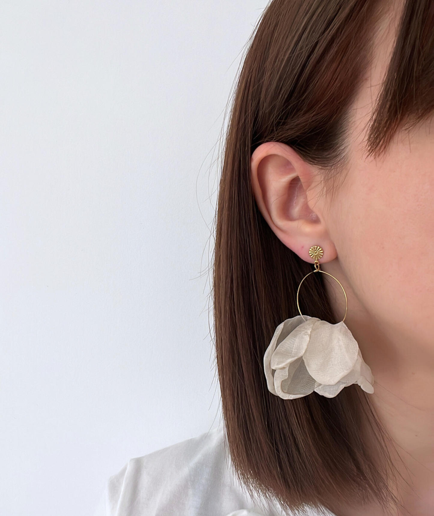 Maria beiges- Boucles d'oreilles pétales en tissu