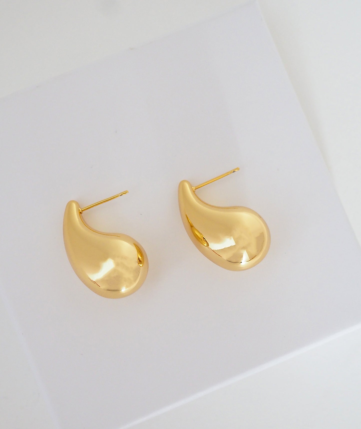grosses boucles gouttes en acier doré