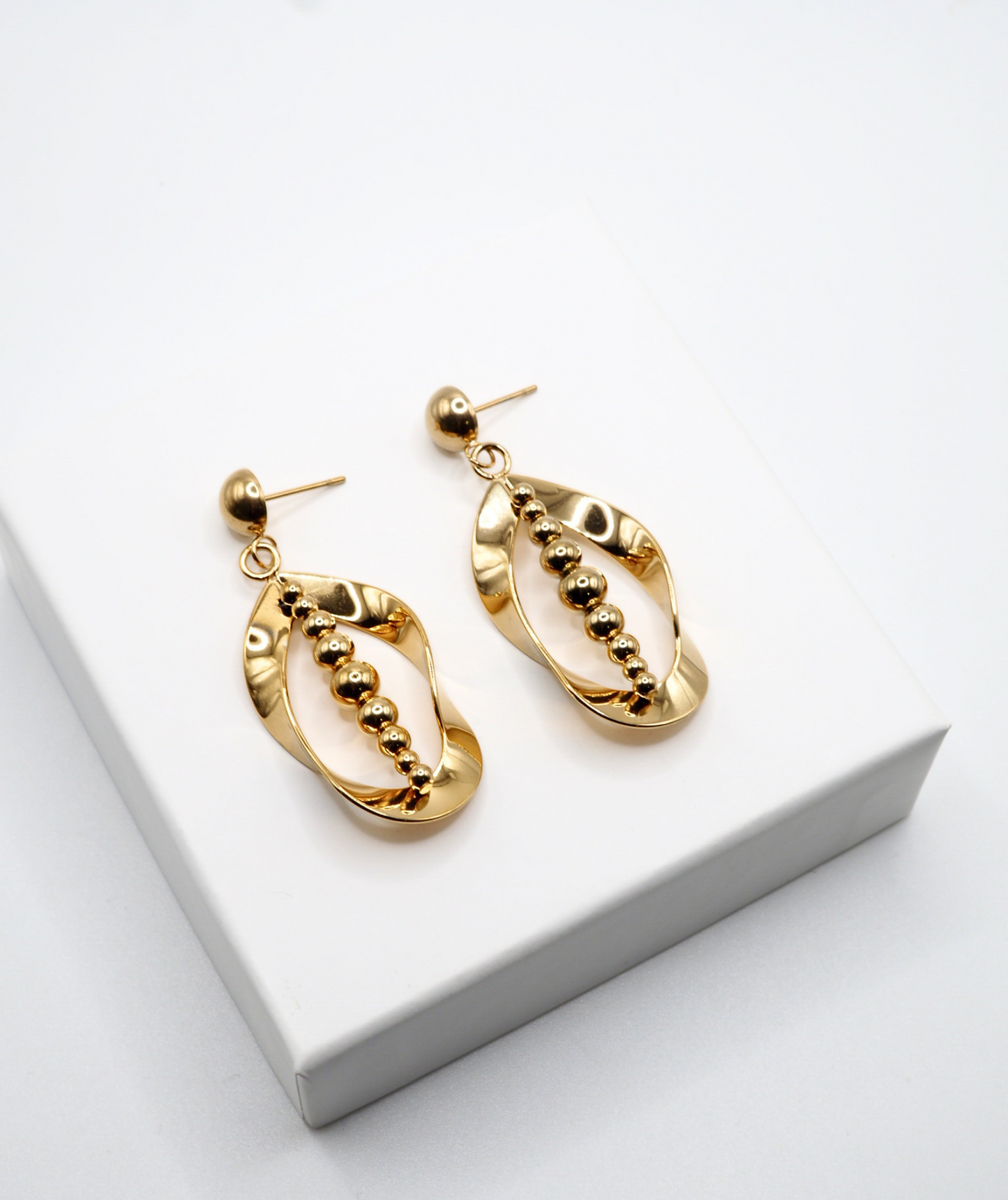Isabelle - Boucles d'oreilles dorées originales