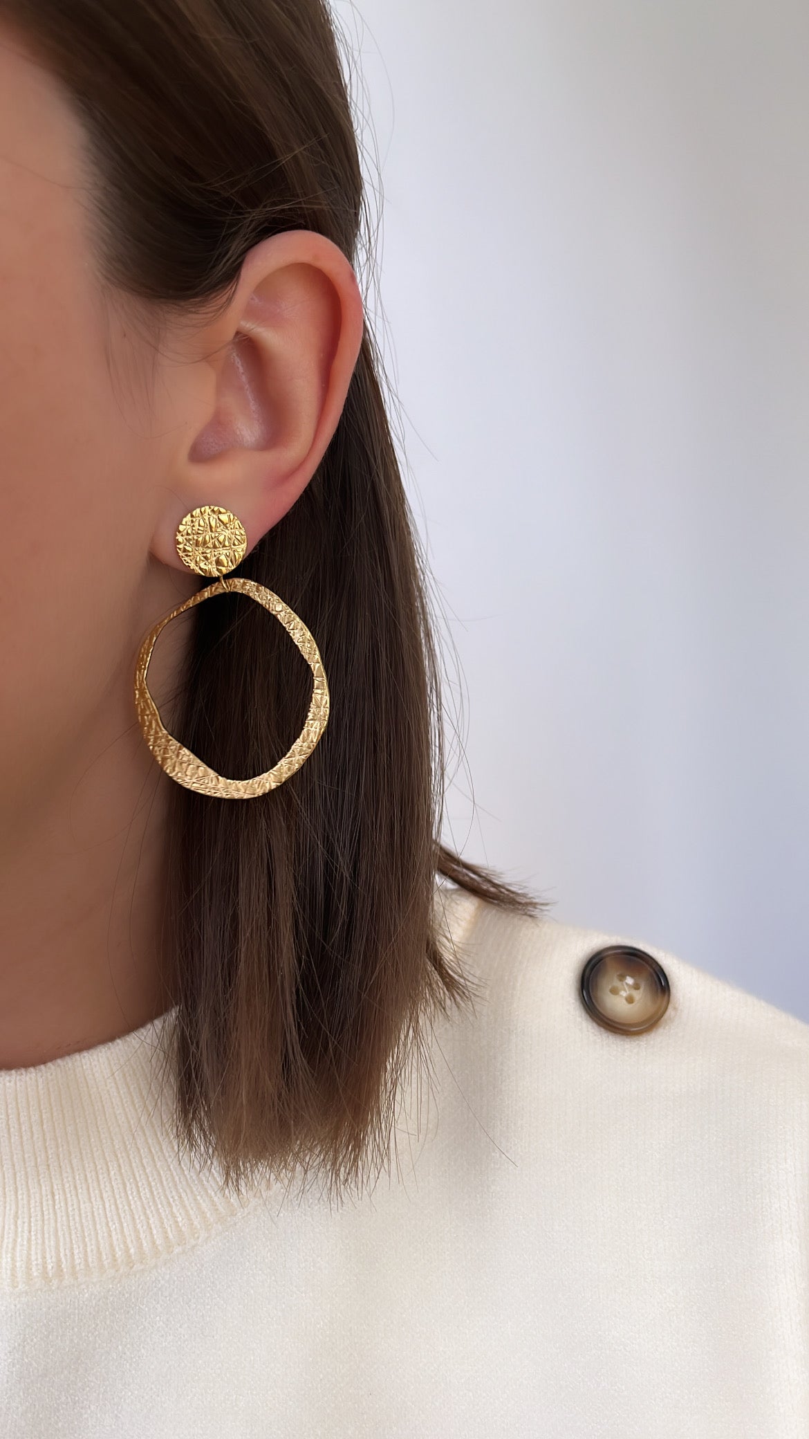 boucles d'oreilles légères et fines dorées en acier inoxydable