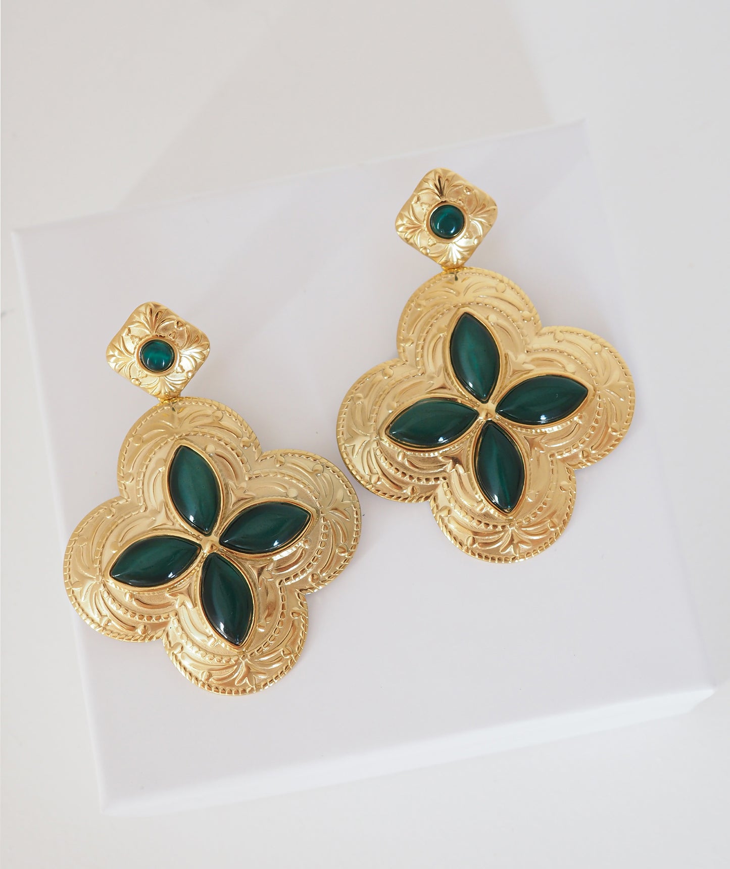 Boucles d'oreilles trèfle dorées et vertes en acier