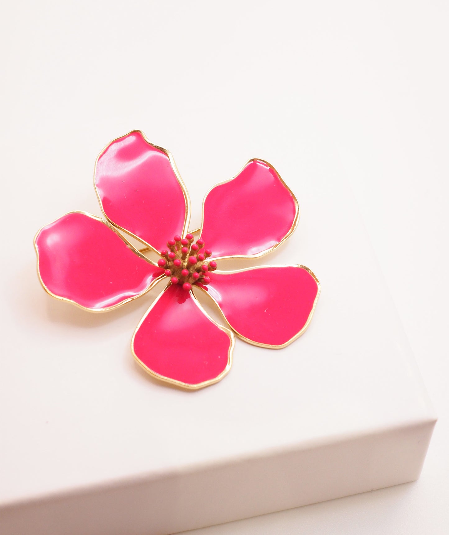 accessoire tendance broche fleur