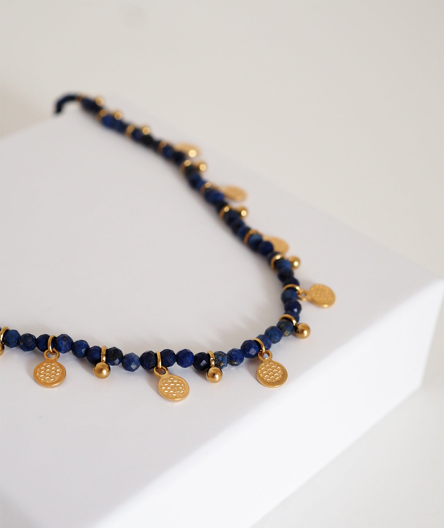 collier bleu en pierres naturelles pour femme