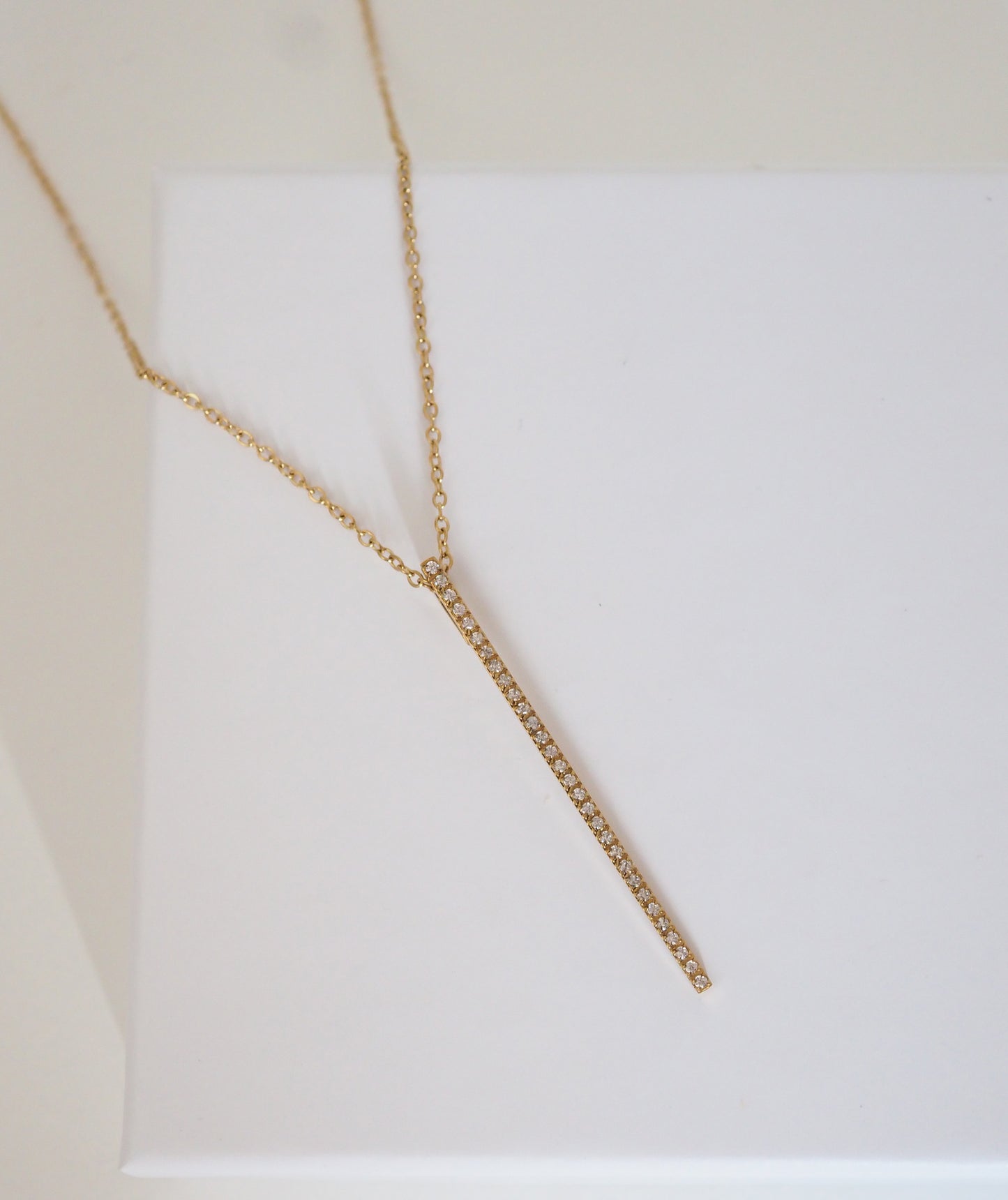 collier fin et élégant doré en acier inoxydable
