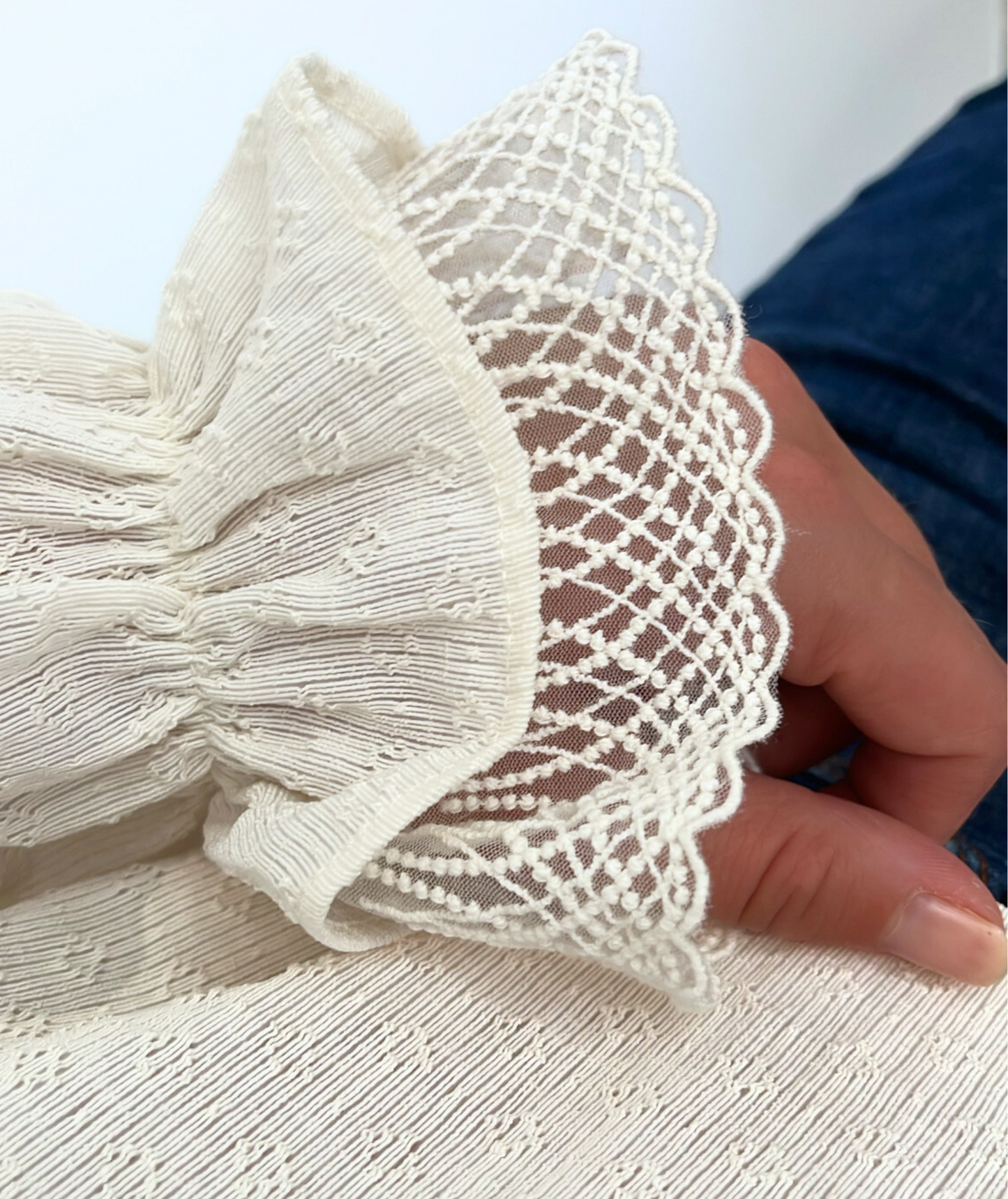 Cassia - Blouse délicate avec manches en dentelle