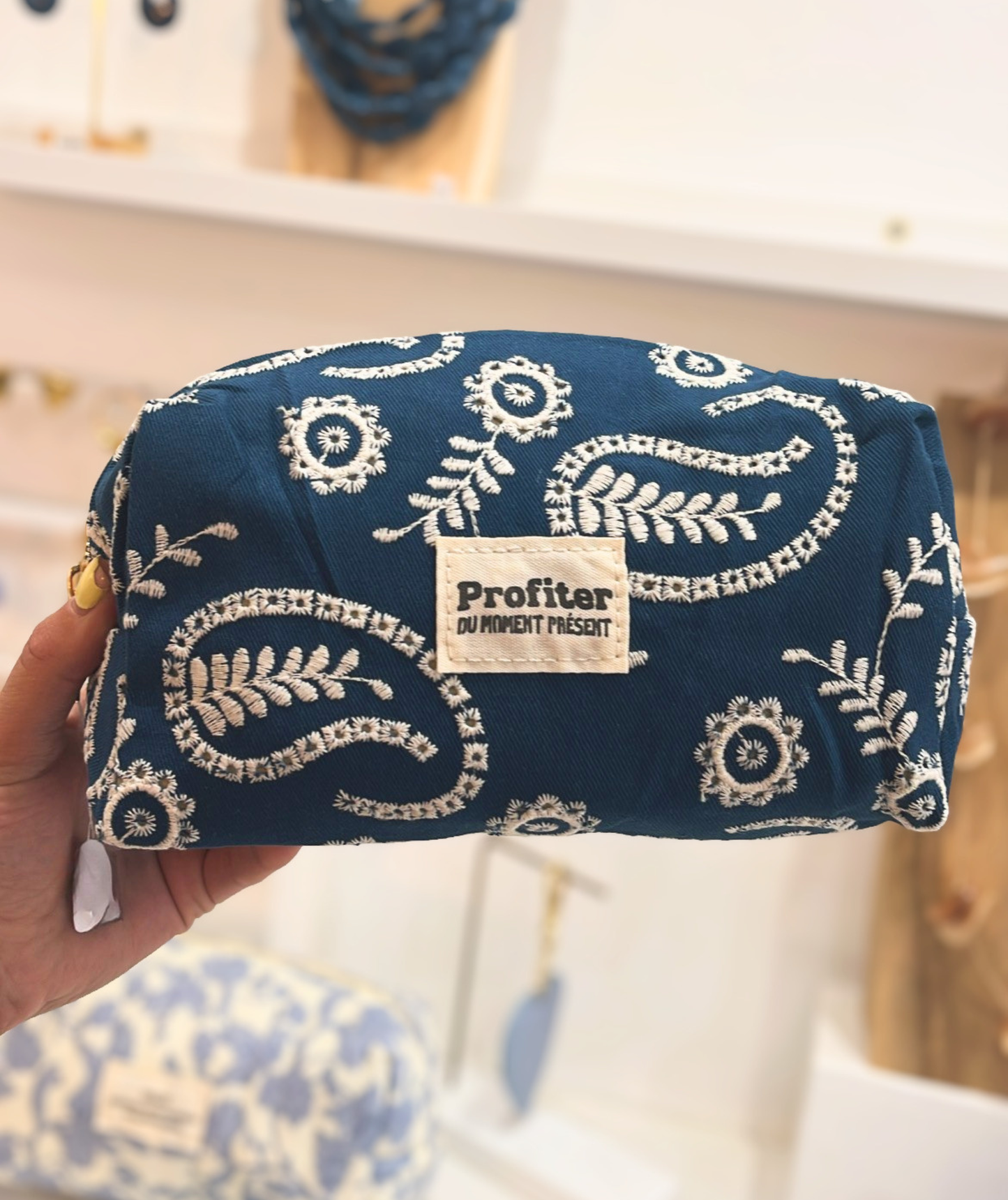 Trousse broderie bleue