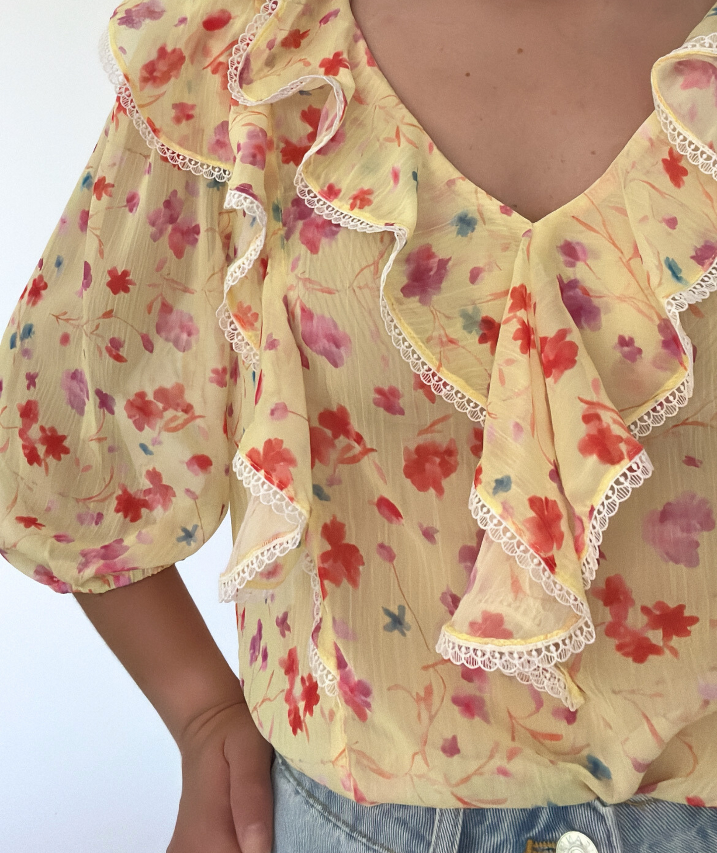 Tosca - Blouse à volant jaune