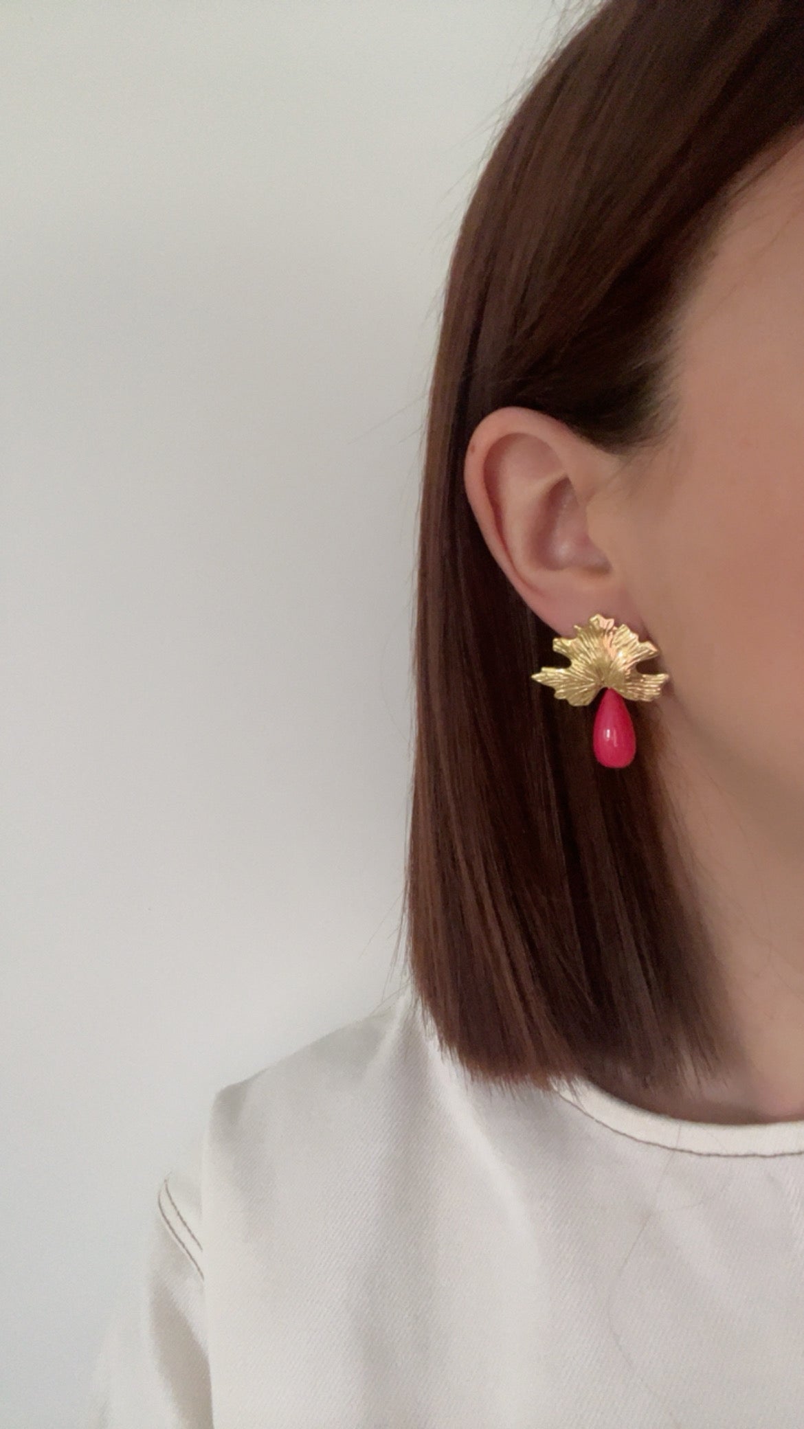 Alice - Boucles d’oreilles feuille dorée & goutte