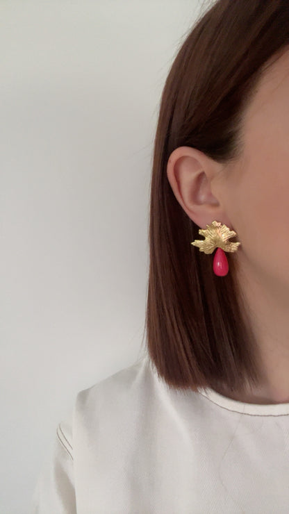 Alice - Boucles d’oreilles feuille dorée & goutte