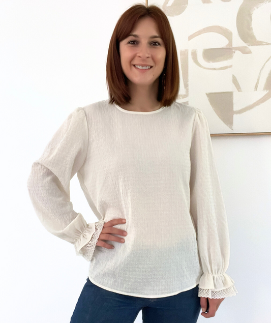 Cassia - Blouse délicate avec manches en dentelle