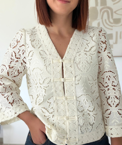Isaline - Blouse ivoire aux motifs ajourés