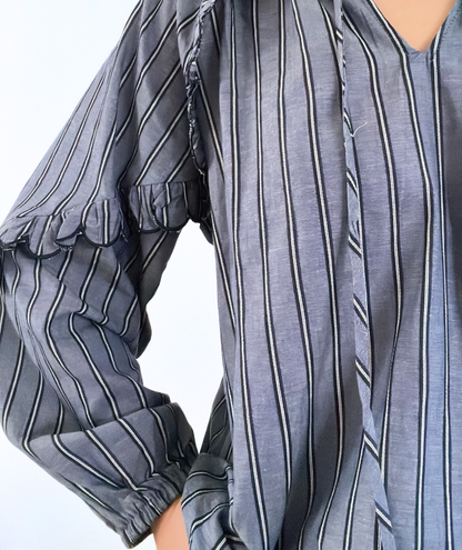 Marjorie - Blouse rayée bleue avec volants