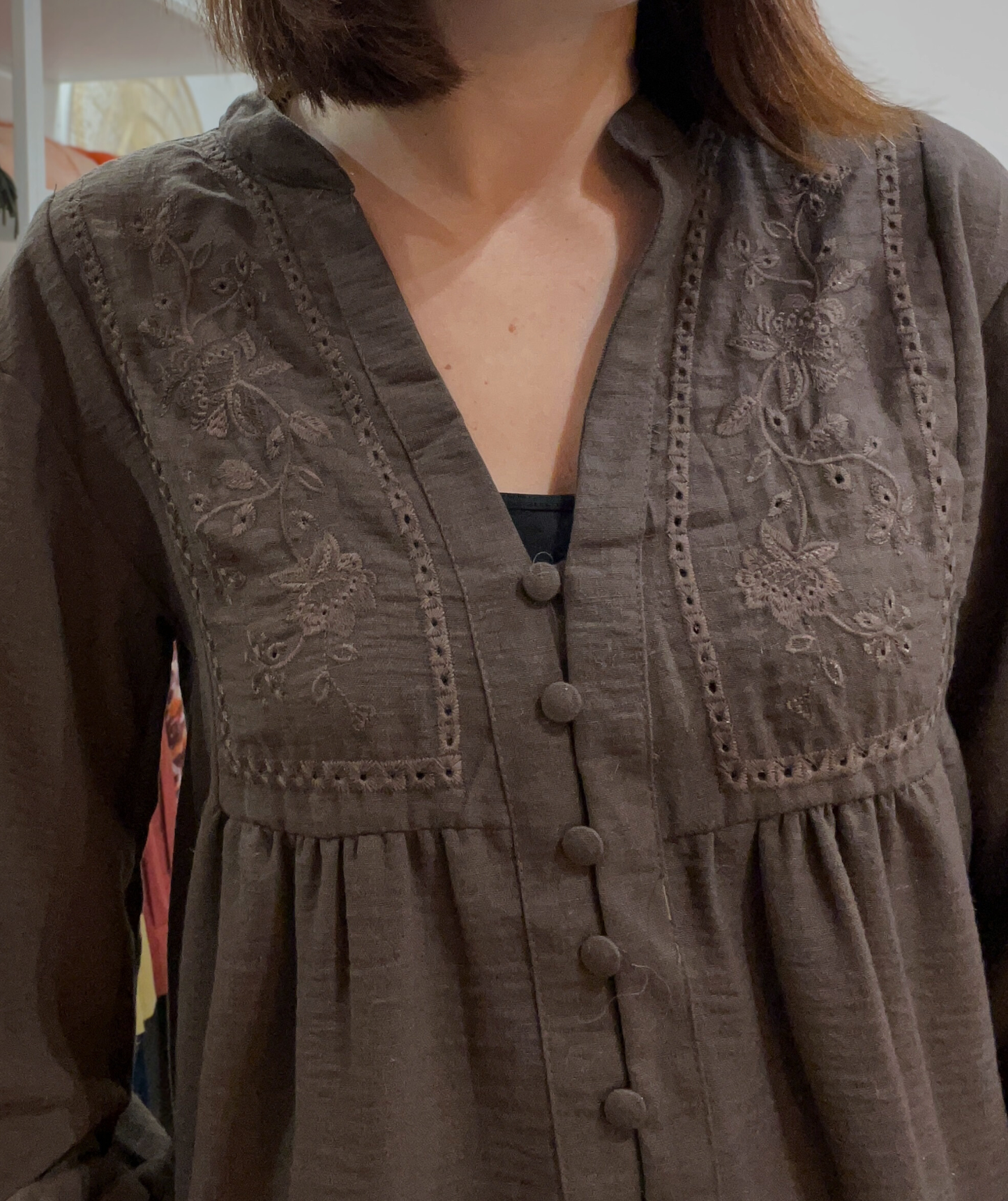 Carla - Blouse brodée chocolat