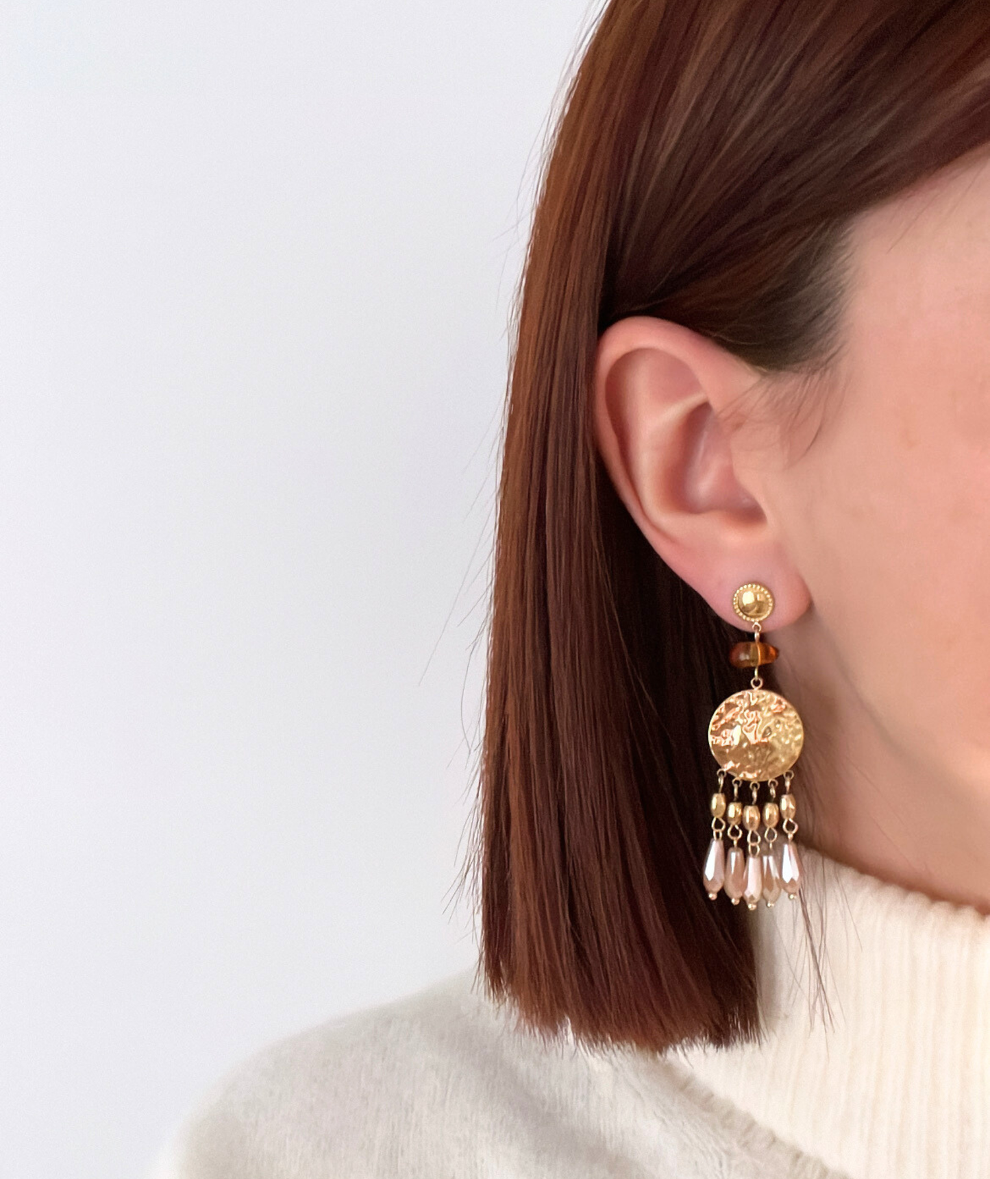 Suzanna - Boucles d’oreilles dorées à breloques