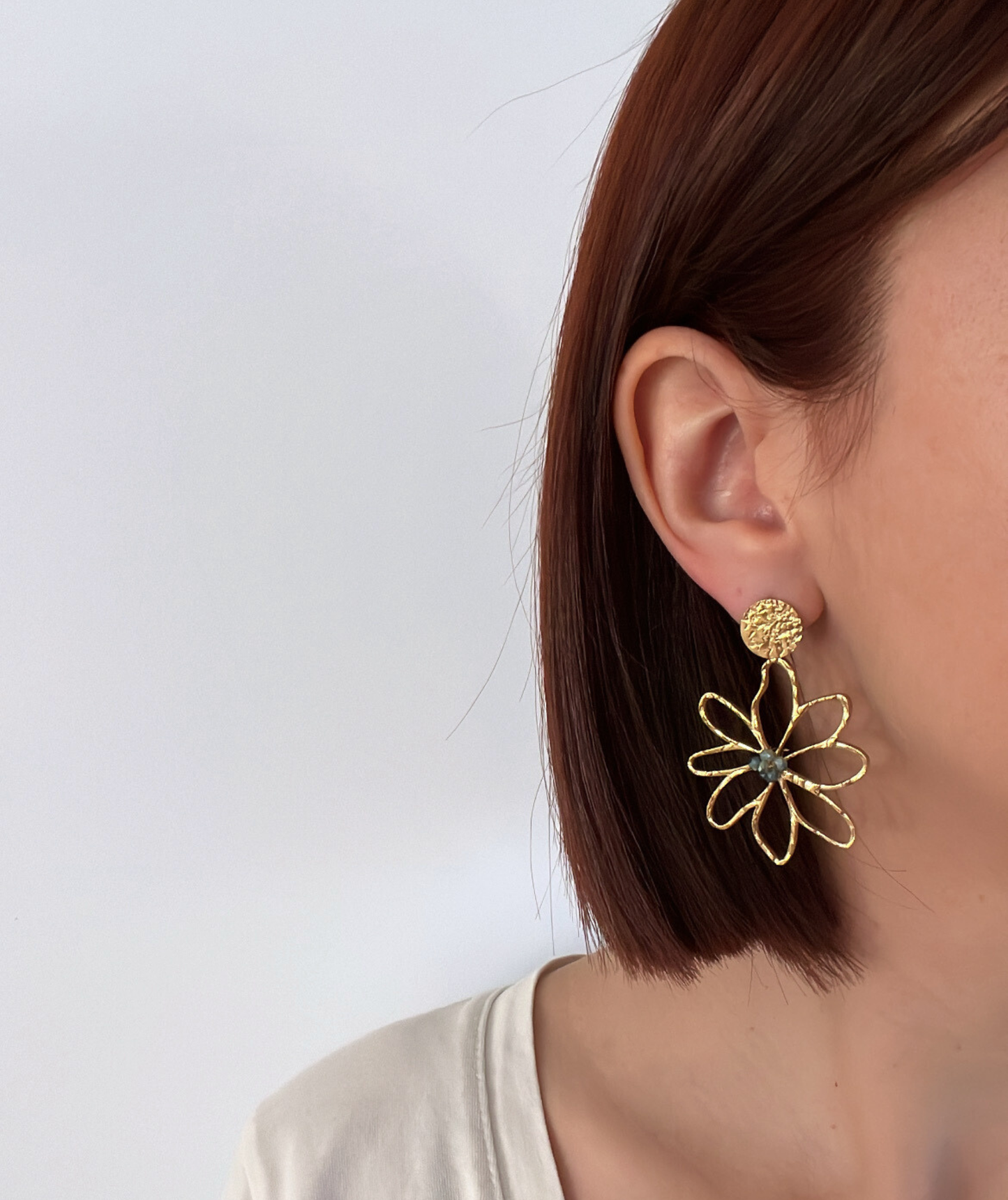 Faela - Boucles d’oreilles fleur ajourée