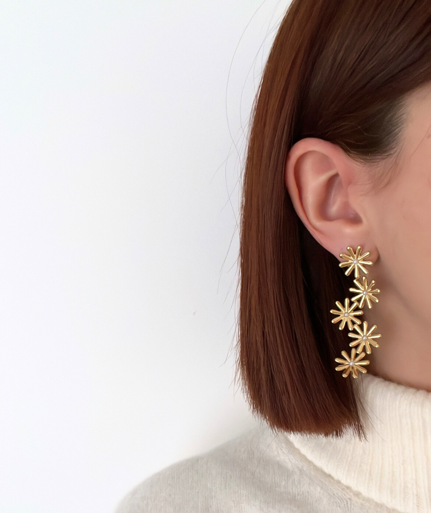 Fabie - Boucles d'oreilles fleurs pendantes dorées