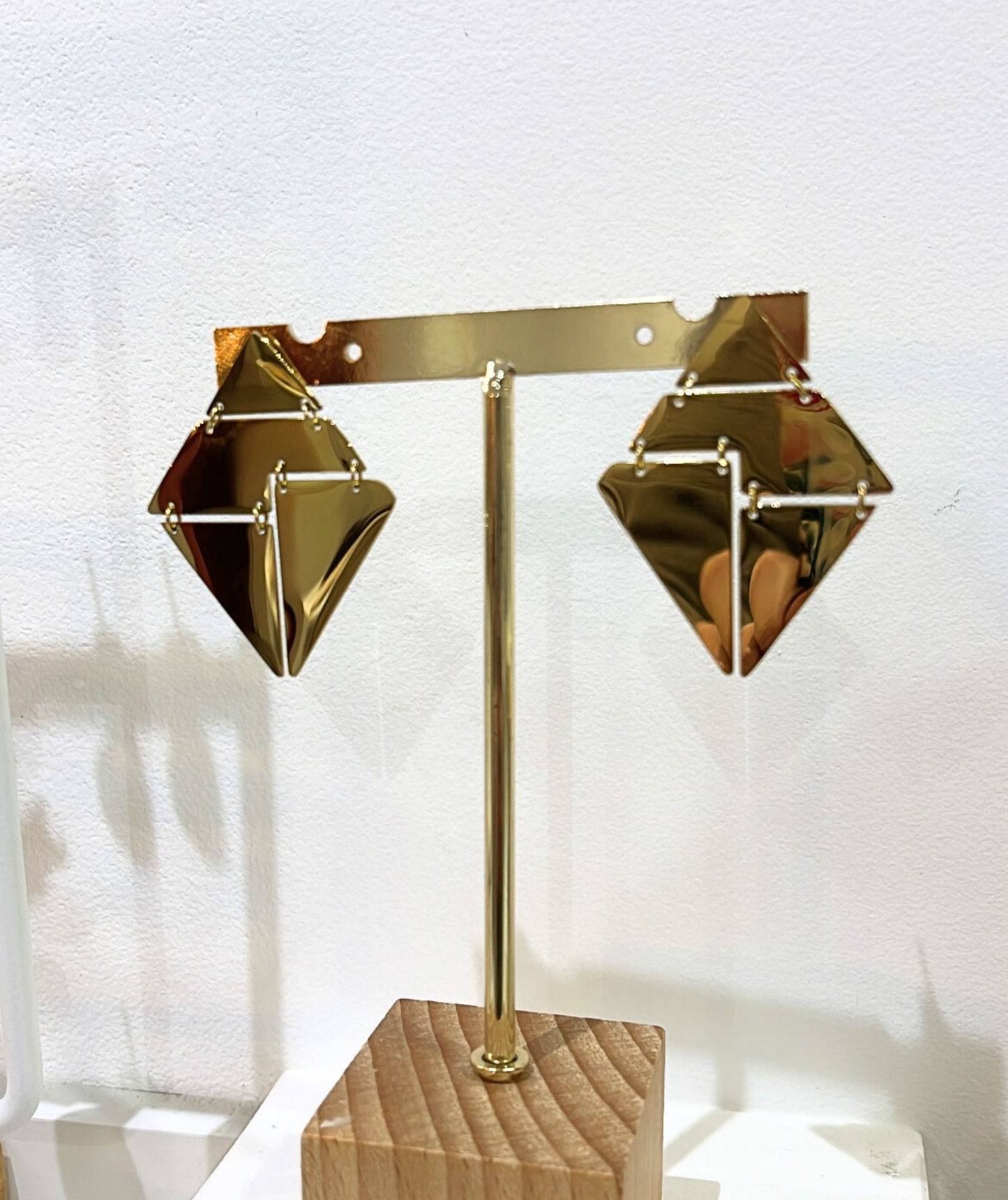 Ginna - Boucles d'oreilles losanges dorés graphiques