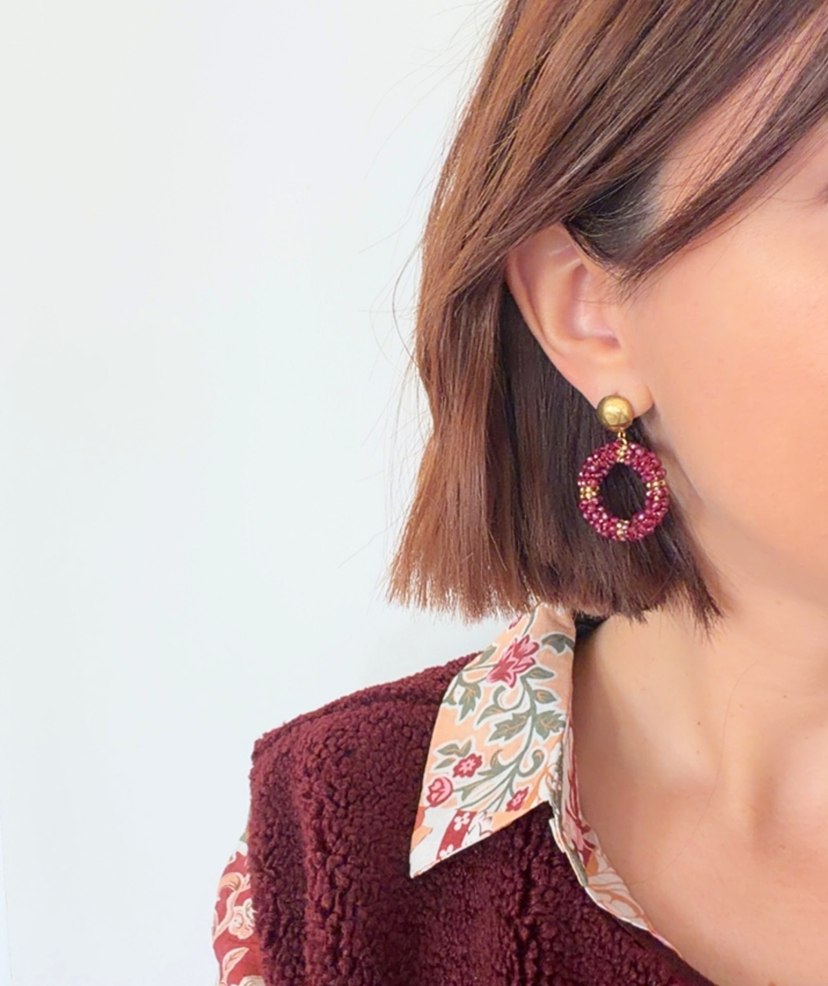 Anouk - Boucles d'oreilles rondes en perles bordeaux