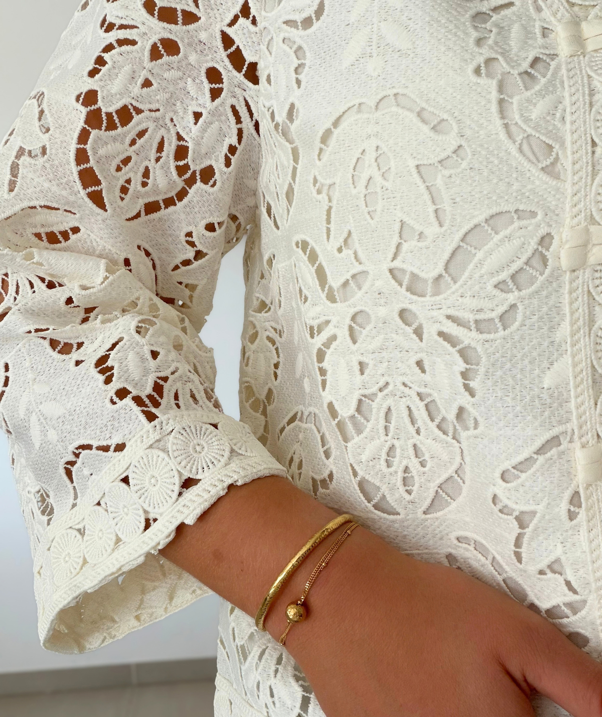 Isaline - Blouse ivoire aux motifs ajourés