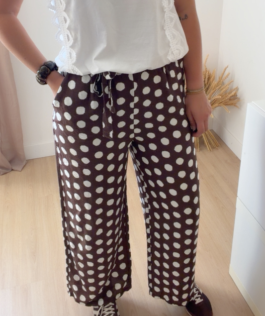 Romy - Pantalon large fluide marron à pois