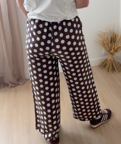 Romy - Pantalon large fluide marron à pois